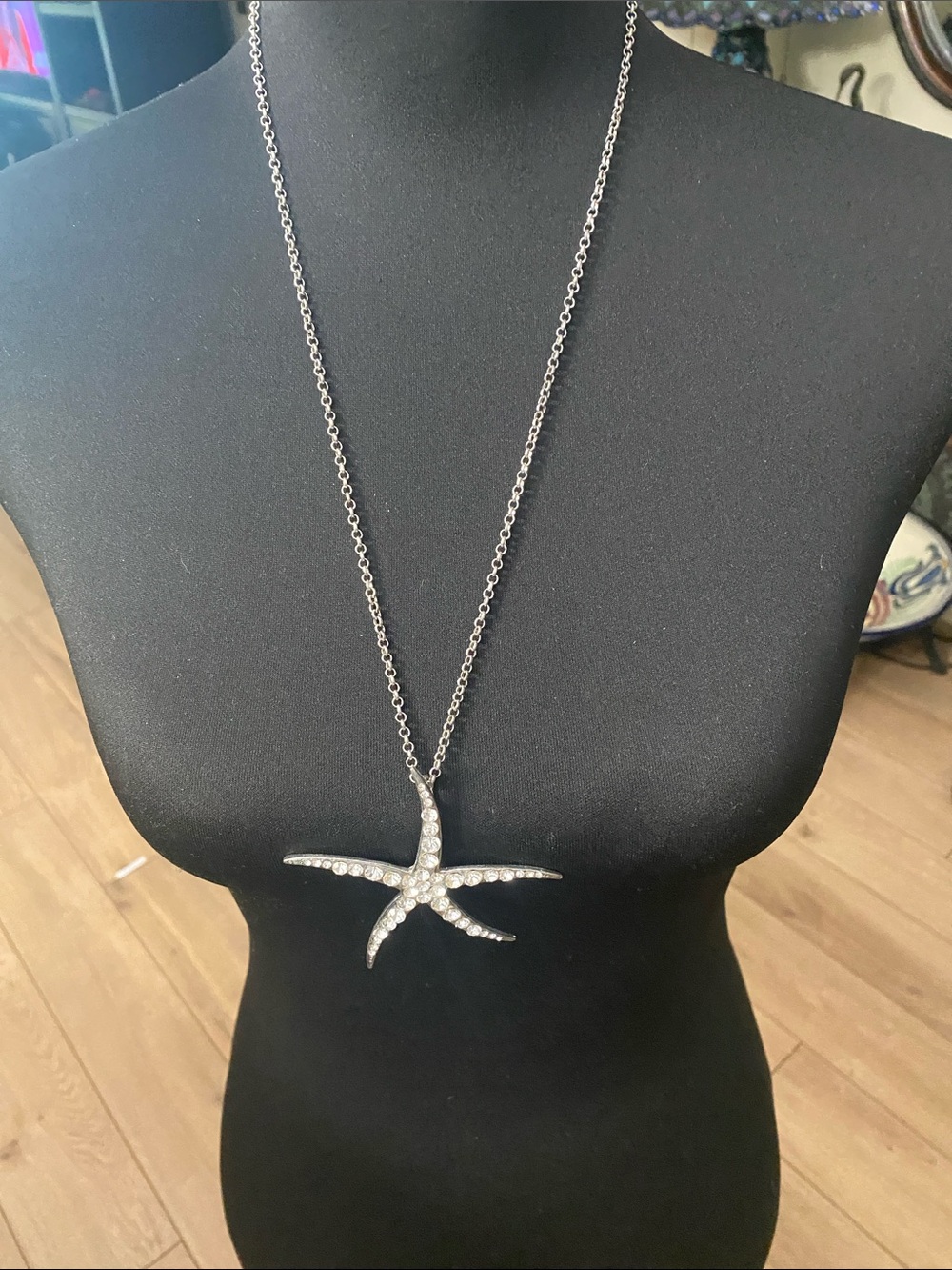 Rhinestone Starfish Pendant Necklace - Silver Tone